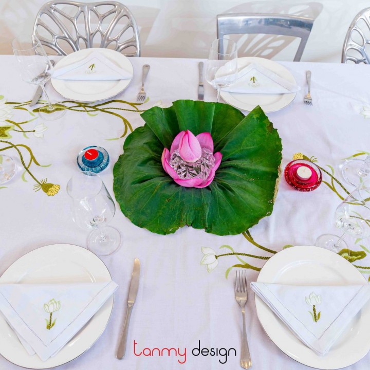 Khăn trải bàn thêu đầm sen trắng 300x180cm - gồm 12 khăn ăn